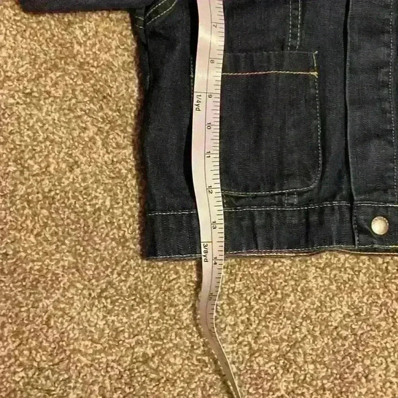 Burberry kids Jean jacket. Missing snap on left sleeve. Size 3. - Picture 7 of 12